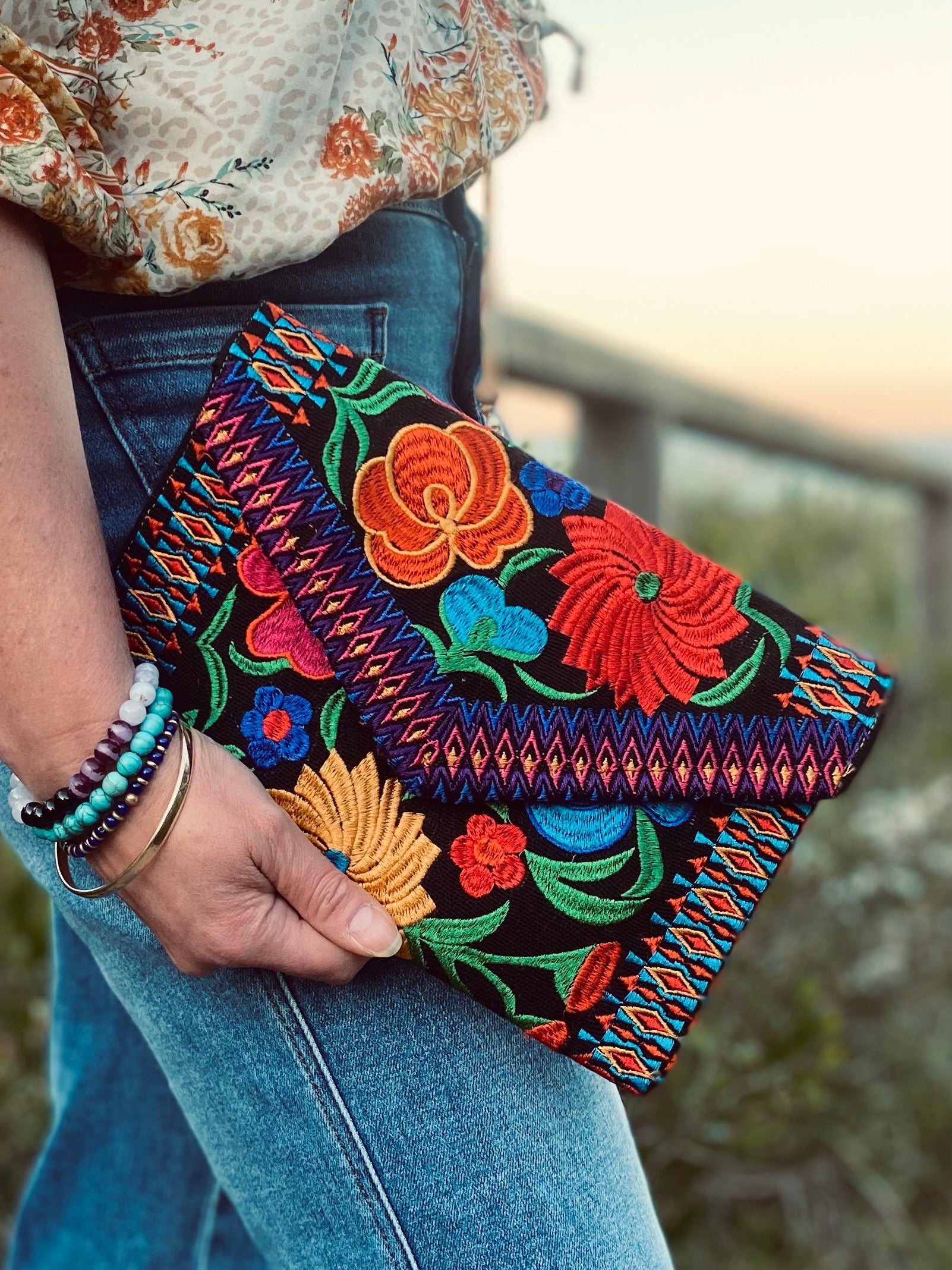 EMBROIDERED CLUTCH, Sunflower Bags, Mexican bags, Colour Bags